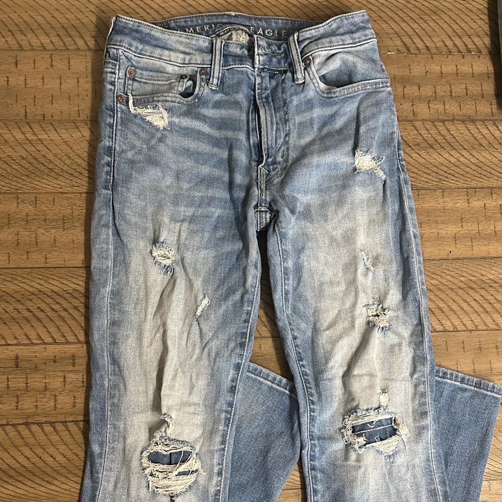 American Eagle Outfitters Men's Light Blue Distressed Jeans